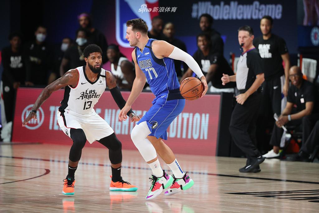 足球界的高 足球界的高